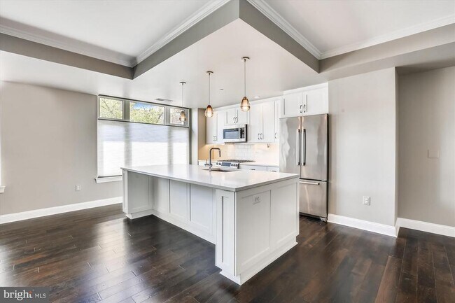 Building Photo - 4915 Hampden Ln