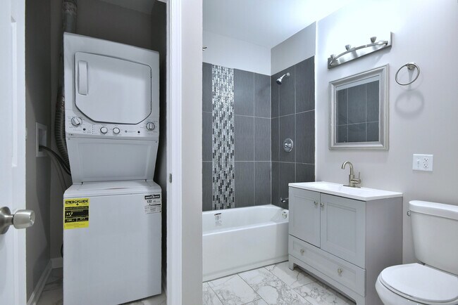Building Photo - 4105 W 21st Pl