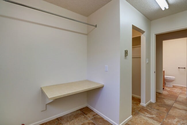 Building Photo - Home in Antelope Hills!