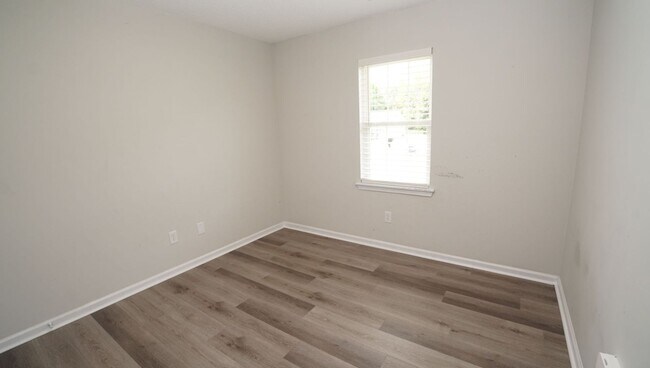 Building Photo - 116 Howell Dr