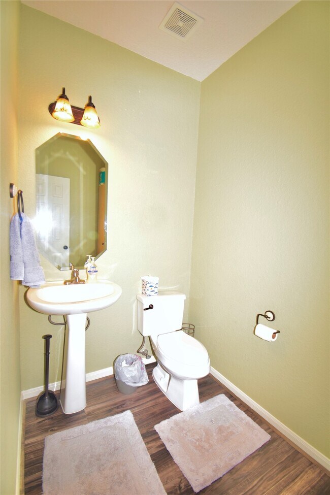 Building Photo - 10403 Village Lake Dr
