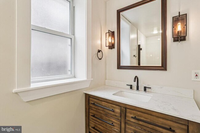 Building Photo - 150 Seaton Pl NW