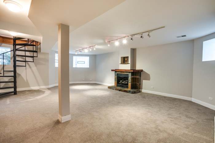 LL living - 5012 S Calumet Ave