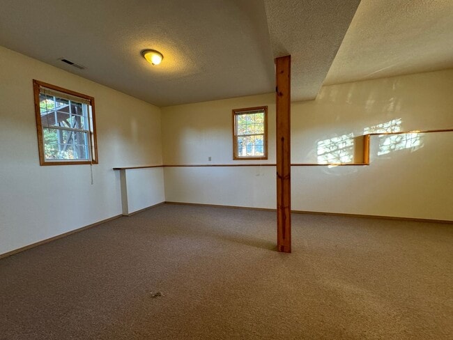 Building Photo - Charming 3-Bed, 2-Bath Home Just Minutes from Fort Leonard Wood!