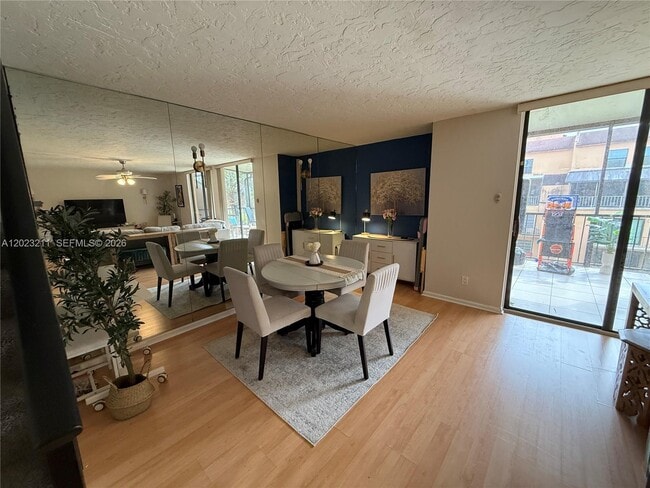 Building Photo - 450 Commodore Dr