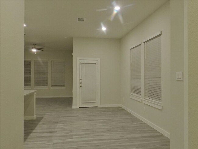 Building Photo - 4922 San Fabiano Ct