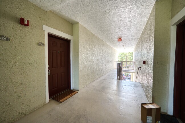 Building Photo - 5551 Bentgrass Dr