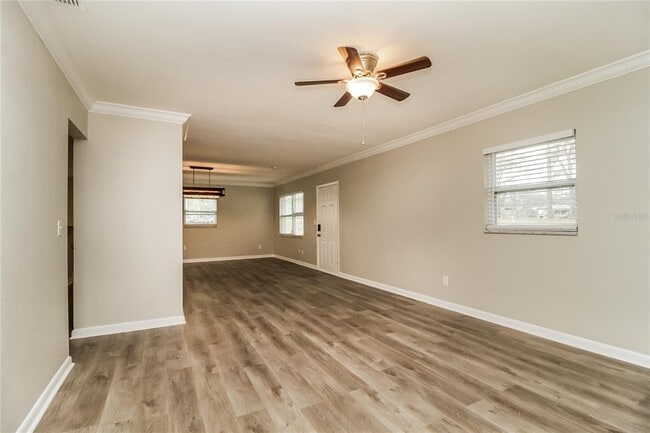 Building Photo - 701 Palm Springs Dr