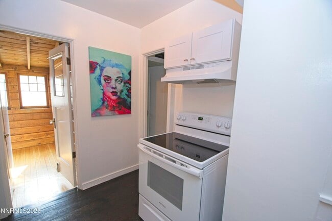 Building Photo - 1360 Plumas St