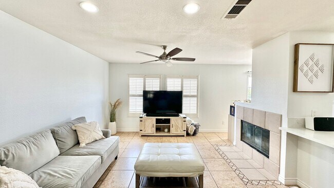 Building Photo - 5010 Golondrina Way