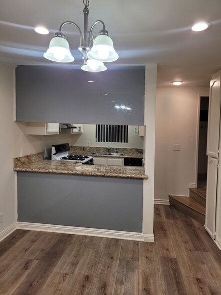 Building Photo - 555 W Dryden St