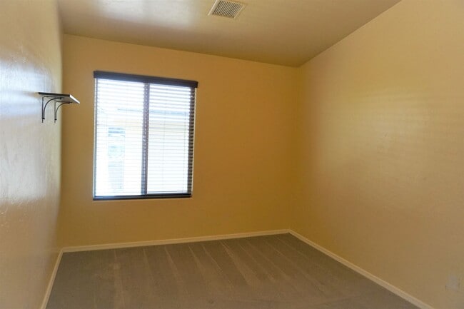 Building Photo - Oakmont Subdivision