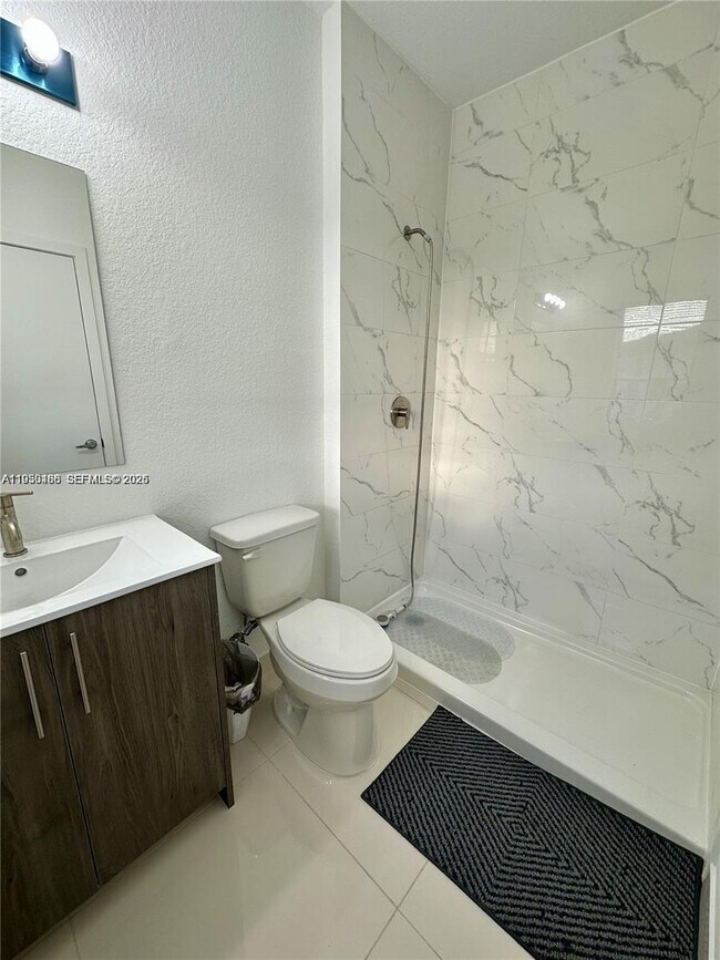 Building Photo - 306 NW 11th Ct