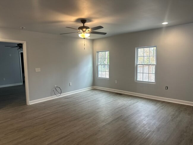 Building Photo - 110 Kensington Dr