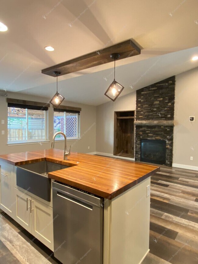 Building Photo - Updated Gem Near the River Trail – Minutes...