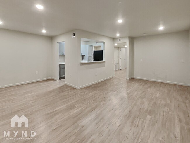 Building Photo - 1130 Babcock Rd Unit 212