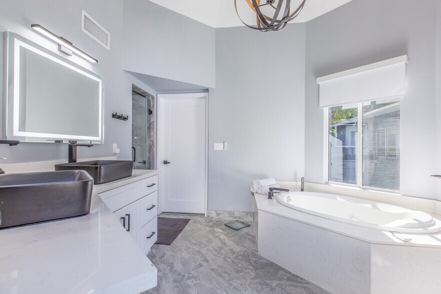 Primary Bathroom - 1207 Greenacre Ave