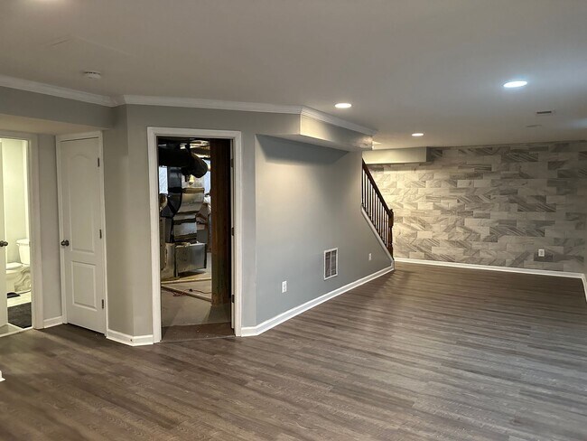 Building Photo - 223 Morlyn Dr
