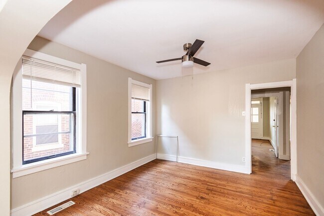 Building Photo - 4926 Winona Ave