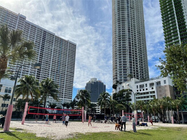 Building Photo - 1750 N Bayshore Dr