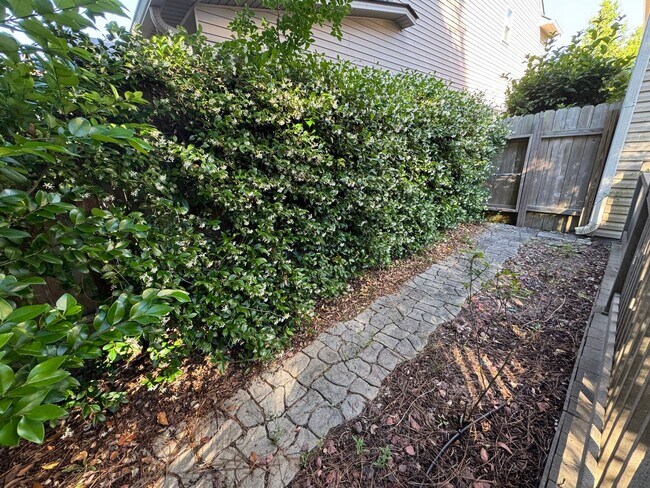 Building Photo - Fully Furnished Coastal Home in Gated Allenwood Community | Steps from Pool, Minutes from Schools...