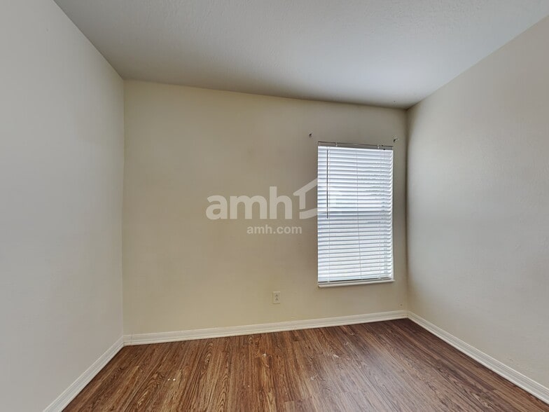 Building Photo - 8523 Deer Chase Dr