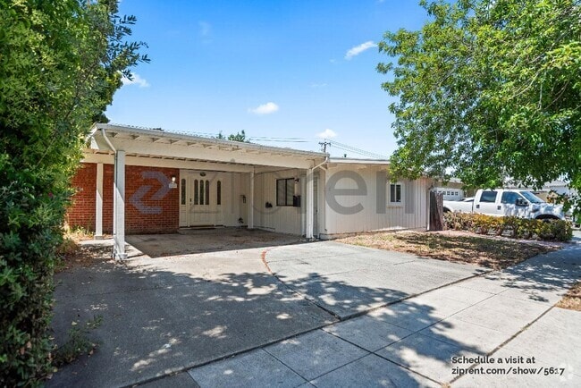 Building Photo - 921 Lakebird Dr