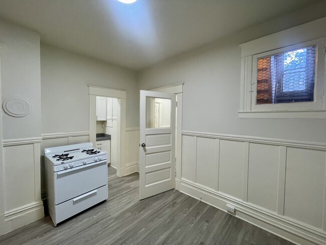 Building Photo - Ground floor Nob Hill 3BR + Office | Avail...