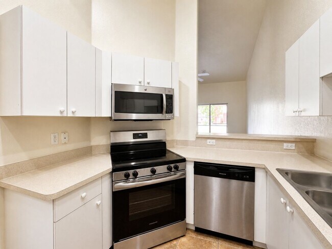 Building Photo - 509 NE 24th Pl