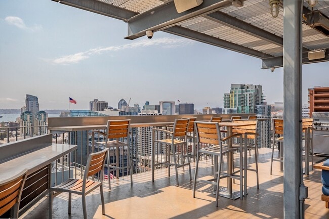 Building Photo - S/W Facing Icon Penthouse with Spectular Ballpark, Bay, and Ocean Views