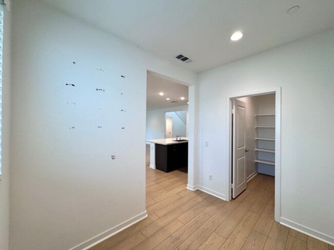 Building Photo - Spacious 4 Bedroom Home for Lease in Winch...