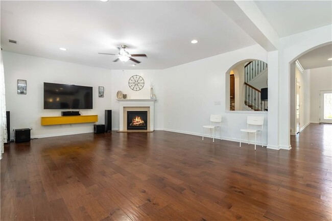 Building Photo - 6940 Rocking Horse Ln