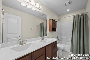Building Photo - 220 Hinge Creek