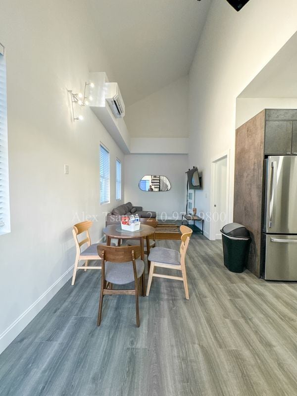 Building Photo - 316 Toledo St