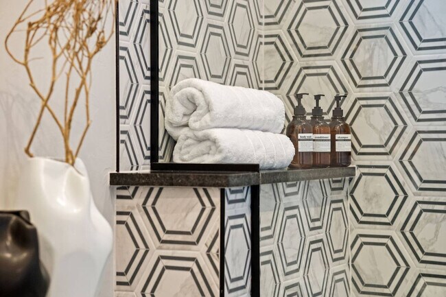 Building Photo - 225 W 1st St