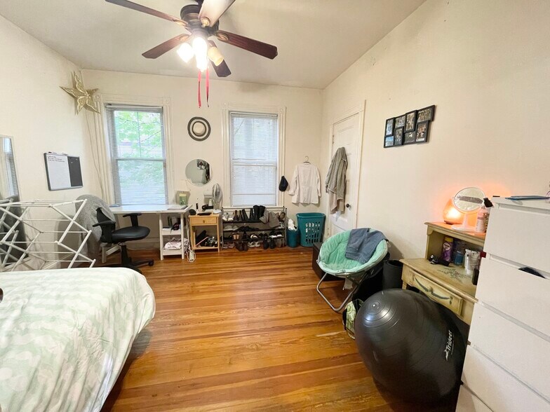 Building Photo - 112 Hillside St