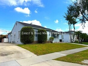 Building Photo - 2817 Yearling St