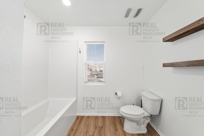 Building Photo - Spacious 4-Bed, 2-Bath Open-Concept Home i...