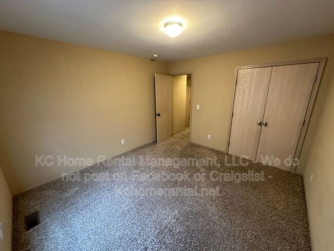 Building Photo - 8710 N Cleveland Ave