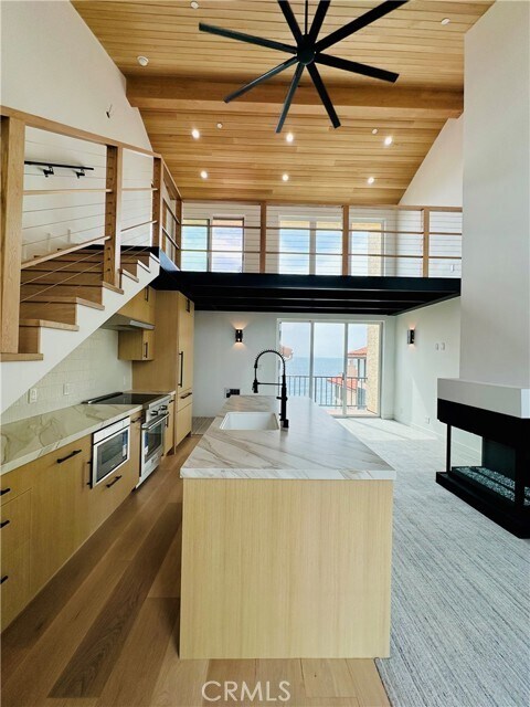 Building Photo - 555 Esplanade