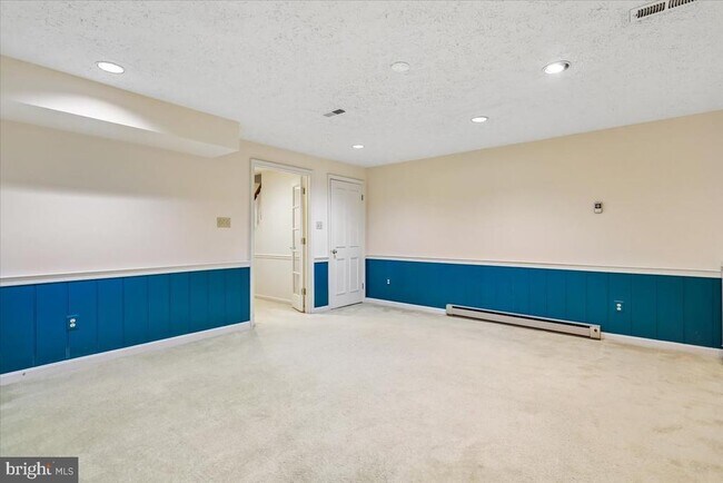 Building Photo - 5834 Waterdale Ct