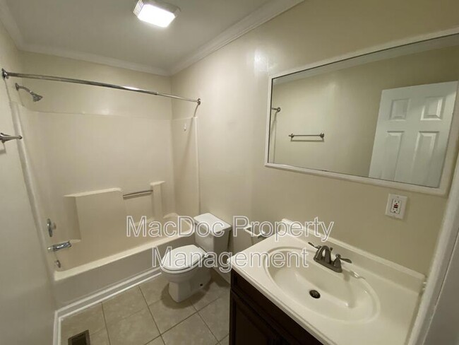 Building Photo - 104 Waverly Dr