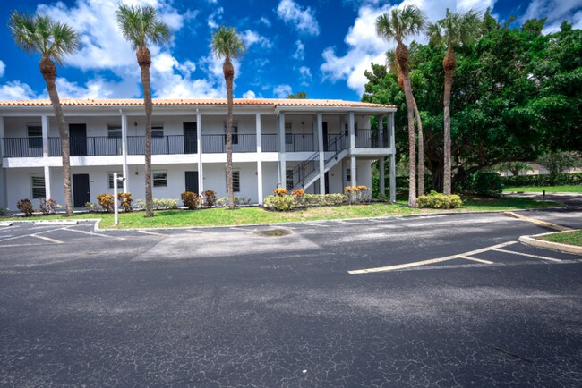 Building Photo - Spacious 2 Bedroom, 2 Bathroom Condominium...