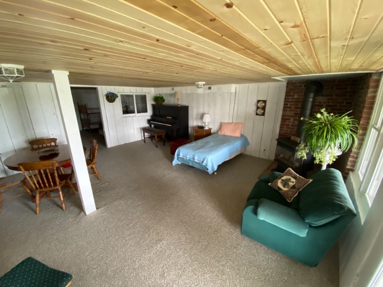 Building Photo - 16558 Donnell Lake St