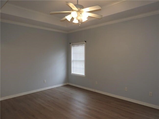 Building Photo - 2204 W Sunset Dr