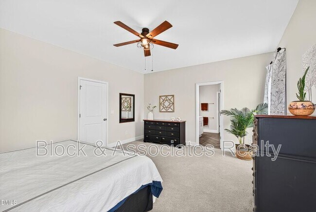 Building Photo - 236 Lily Oak Dr
