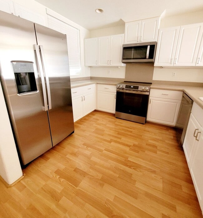Building Photo - AVAILABLE | Hawaii Kai: 3 Bedroom,2.5 Bathroom Townhome w/AC & Attached Garage |  | Features: In ...