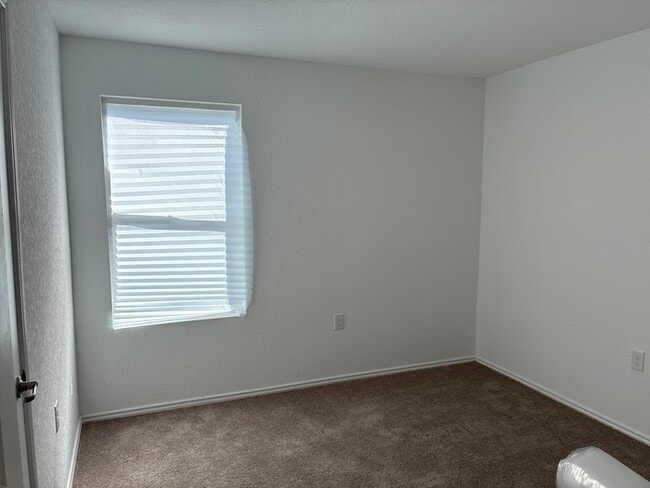 Building Photo - Welcome to this charming 3-bedroom, 2-bathroom home