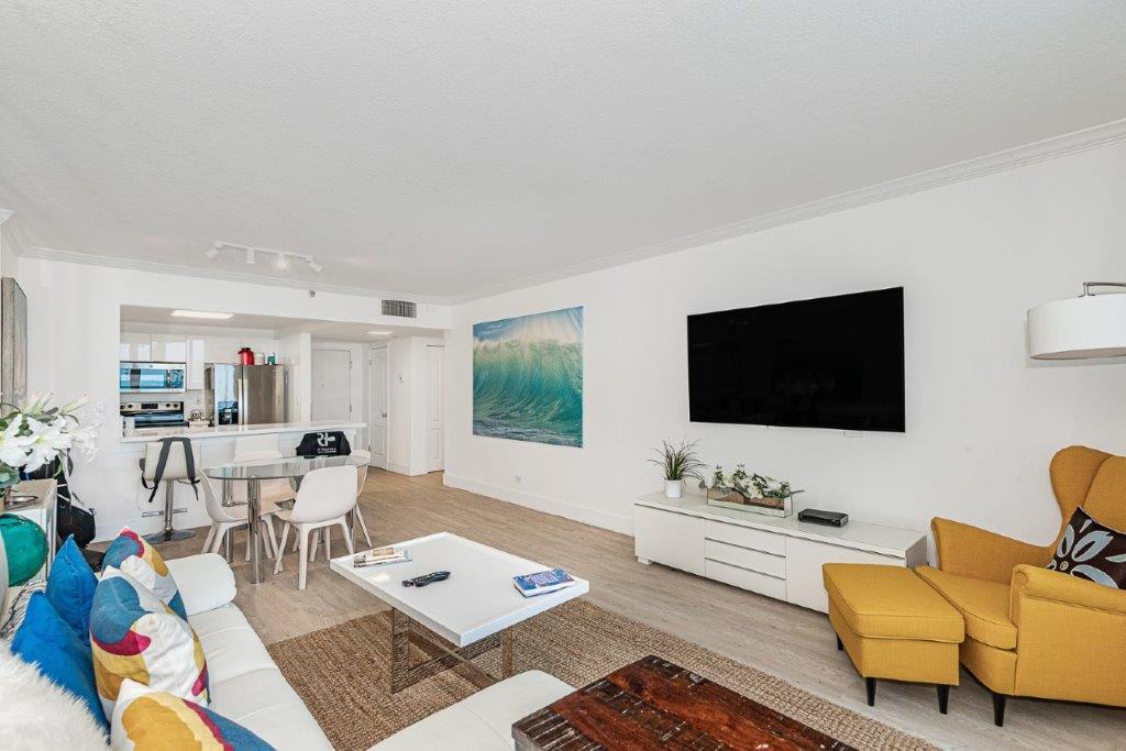 Building Photo - 2301 Collins Ave