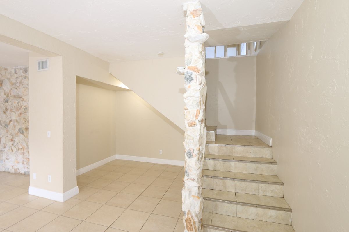 Building Photo - 4916 Silver Oak Dr